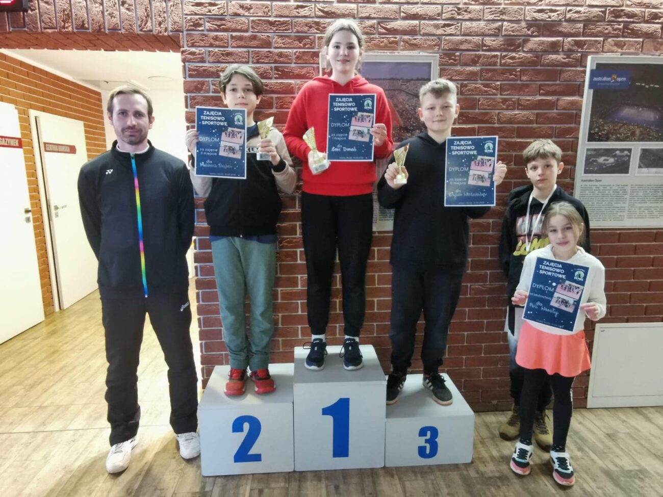 tenis zajęcia tenisowe sportowe podium leszno