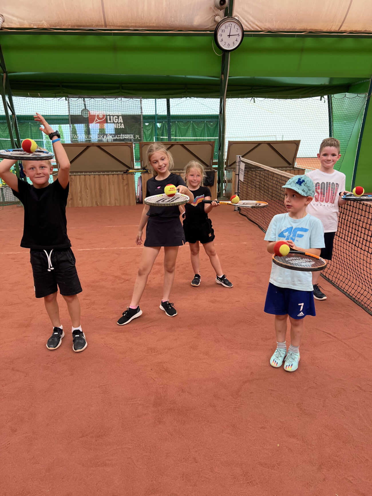 zajęcia-wakacyjne-tenis-gry-i-zabawy-leszno-integracja