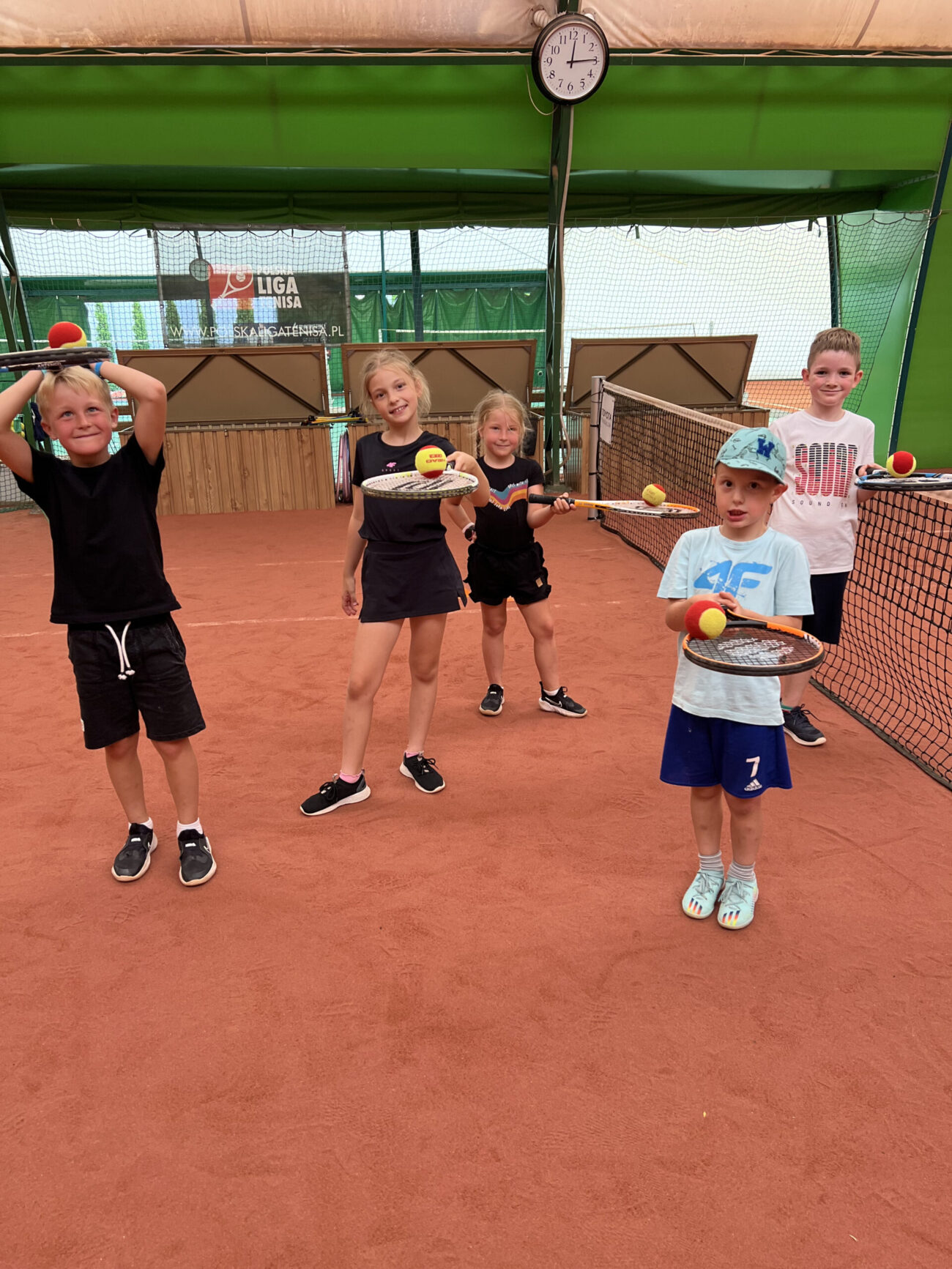 integracja-leszno-zajęcia-wakacyjne-tenis-gry-i-zabawy